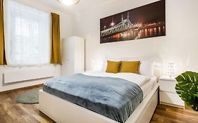 Quiet And Cozy Apartment Near The Danube